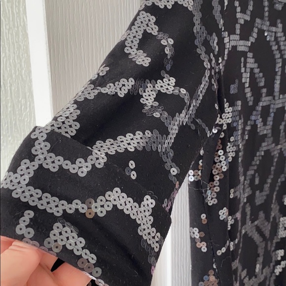 Long Sequence Top - Picture 3 of 5